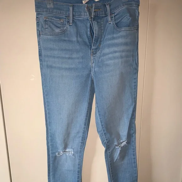 Levi High Rise Skinny Jeans - Picture 2 of 4